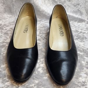 Siamanto Womens Black Leather Low Heel Pump-Size 7M